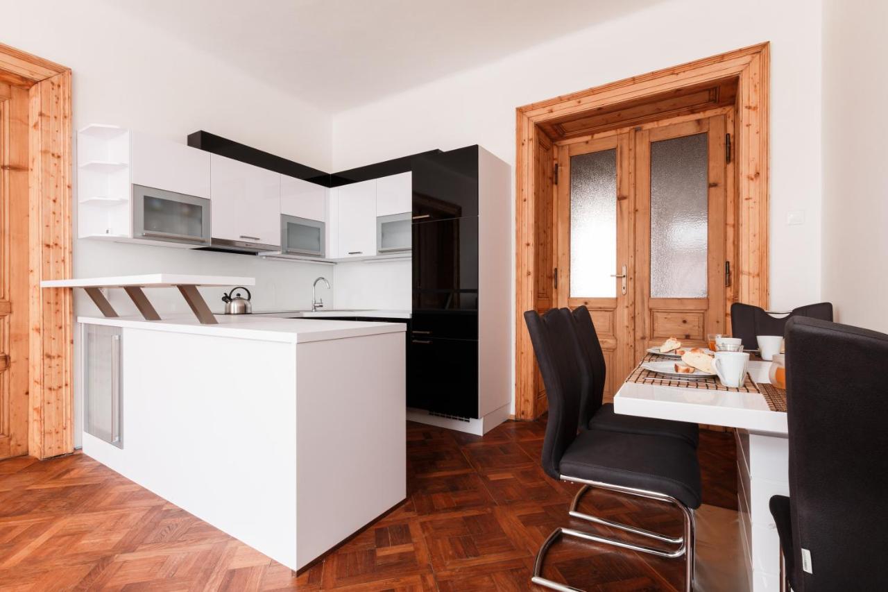 Days - Stylish New Town Apartment Prag